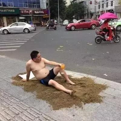 何利平“红”了以后,有企业家赞助他,于是他真的去了马尔代夫。