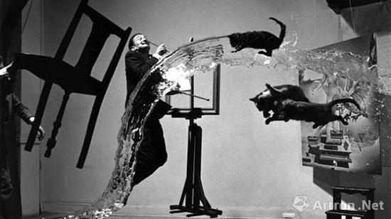 摄影师菲利普·哈尔斯曼(Philippe Halsman)《原子的达利》1948年
