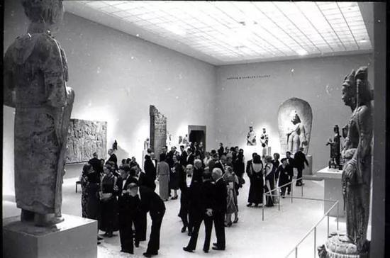 ▲ 纽约大都会博物馆赛克勒馆开幕仪式,1965,图片来源: Arthur M。 Sackler Foundation