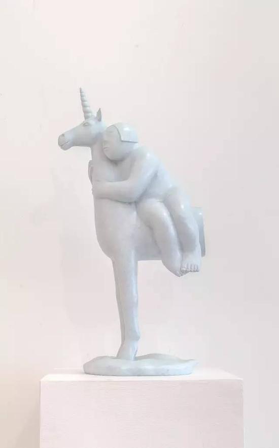 《世界很美好 NO.4》38X28X66cm 铸铜 2013