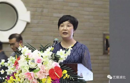 湖北省文学艺术界联合会党组书记邓长青女士致辞