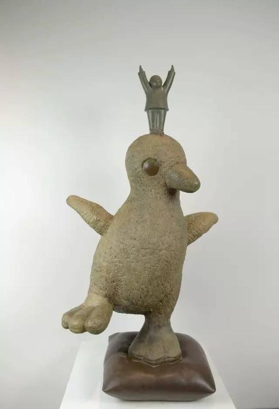 《“鸭”力山大》68X6X130cm 铸铜 2014