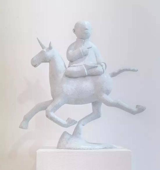 《飞行中》60X23X62cm 铸铜 2013