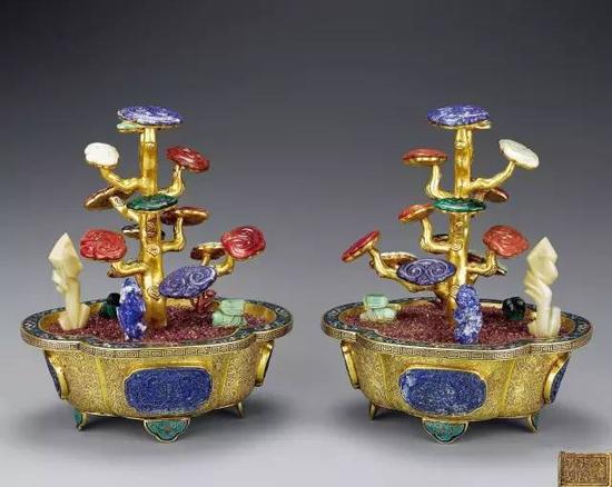 铜胎掐丝珐琅百宝灵芝盆景 (二件),清中期,高33cm。