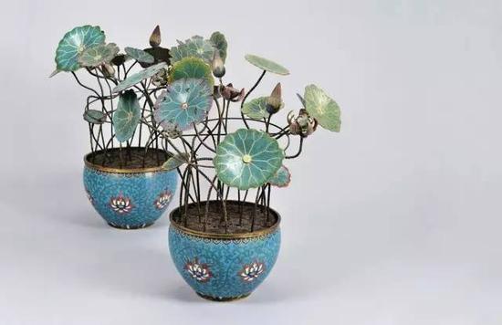 铜鎏金掐丝珐琅荷花盆景,清中期,高50cm。