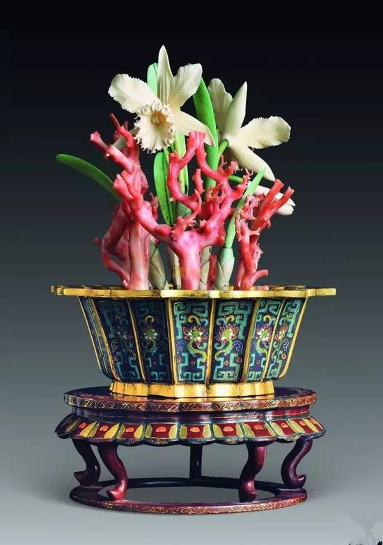 铜胎珐琅红珊瑚象牙盆景,清乾隆,高31.5cm。