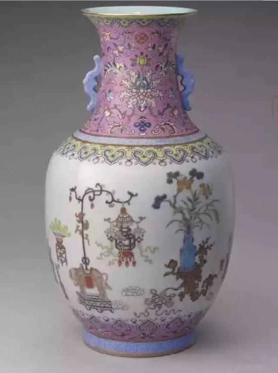 清道光“慎德堂制”款粉彩博古纹花瓶(故宫博物院藏)