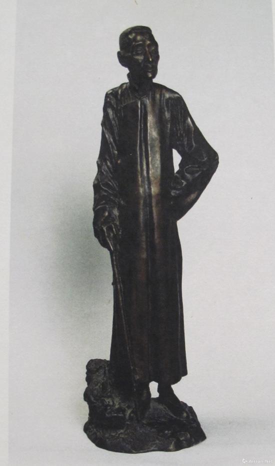 《黄震之雕塑》20X20X55cm 1933年 中国美术馆藏