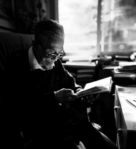 章汝奭先生在书房(1927-2017)