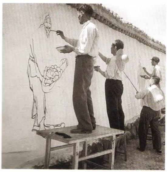 1958年,蒋兆和画壁报