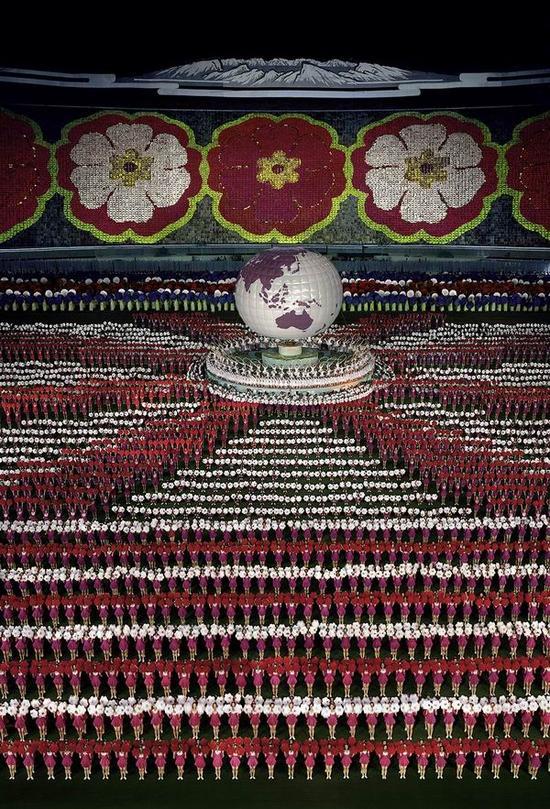 Pyongyang I 《平壤之一》 Andreas Gursky安德里亚斯·古斯基