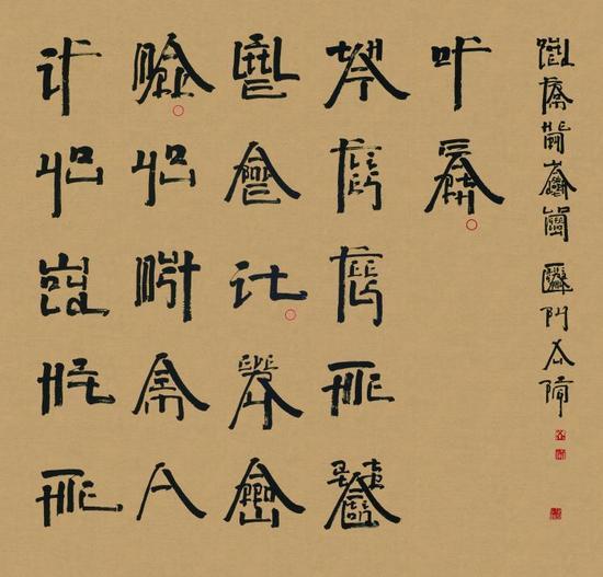 ▲ 徐冰《英文方块字书法——朗费罗名言警句》2016年画心尺寸:177×192 cm