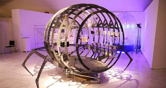 展览将展出超过40件作品,呈现青年艺术家们对设计与社会思辨、技术伦理以及个体意识的实验成果。