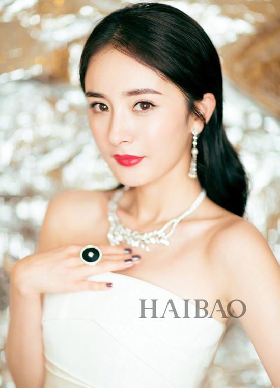 杨幂佩戴伯爵 (Piaget) 珠宝