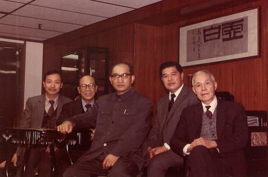 许礼平与刘作筹、沈之瑜(上海博物馆长)、马国权(大公报)及陈凡在虚白斋