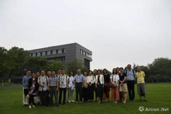中国收藏与鉴定史工作坊与会嘉宾合影(图源自浙大艺博馆“游于艺”官方微信)