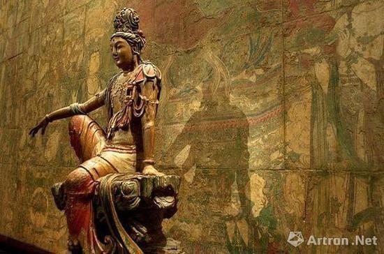 ▲美国纳尔逊•阿特金斯艺术博物馆收藏的中国辽代南海观音木雕和山西广胜寺炽盛光佛壁画