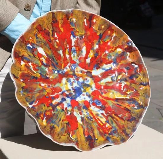 《BZ瓷盘1号作品》,直径46cm,高9cm,2014