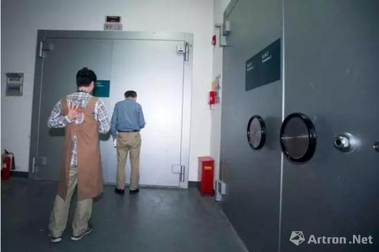 浙江美术馆库房,由两个人分别掌管密码和钥匙