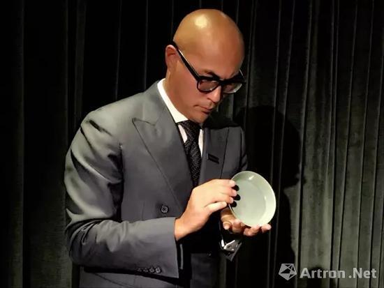 本季香港秋拍最贵拍品是北宋汝窑天青釉洗 2.943亿港币 香港苏富比