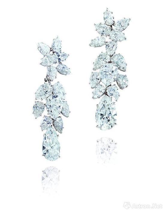 2014 | LOT 2244 海瑞·温斯顿Jacques Timey设计,钻石耳环一对,主石D色,净度内部无暇 成交价 HKD 13,830,000