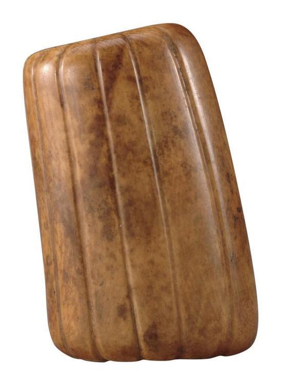 明代象牙人物故事瓜形盒
