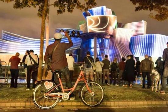 ▲ 毕尔巴鄂古根海姆落成20周年庆祝活动,来源:archdaily