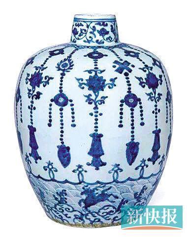 明嘉靖 青花天马纹罐 六字楷书款 高25.2厘米