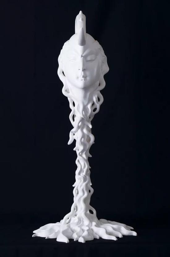 《2010灵境系列》2010 灵境 尺寸:45cmX45cmX95cm 材质 铜烤漆