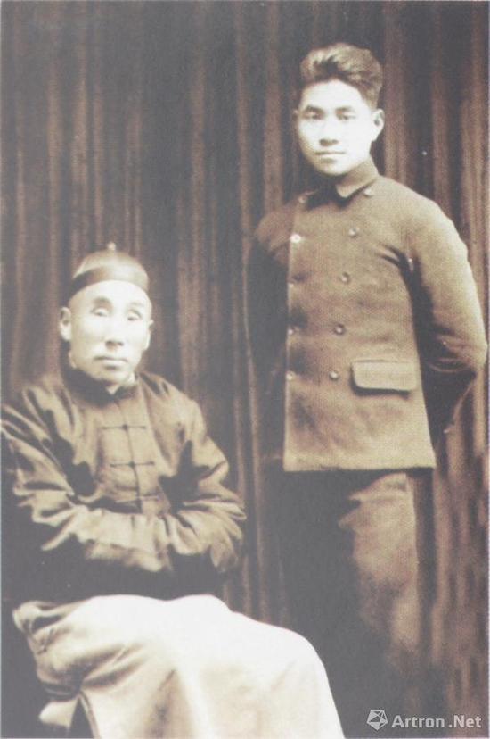 沙耆(左)与父亲