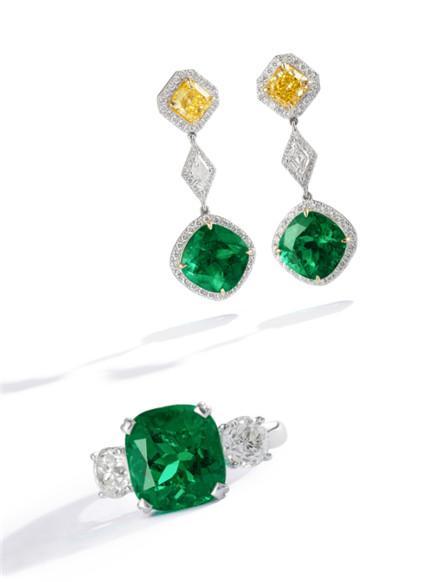拍品编号2081 PAIR OF EMERALD AND DIAMOND EARRINGS 4.30克拉及 4.21克拉天然‘哥伦比亚’祖母绿配钻石耳环一对