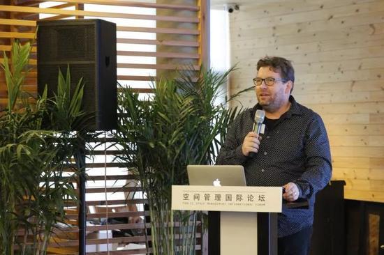 捷克国家美术学院副院长、艺术家Jiří Příhoda