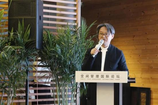 本次活动艺术总监、北京画院副院长、北京画院美术馆馆长吴洪亮