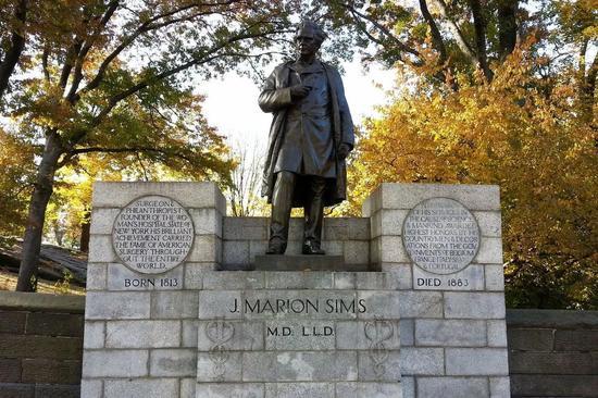 Statue of Dr。 J。 Marion Sims, 1894,中央公园北。 图源: Curbed New York
