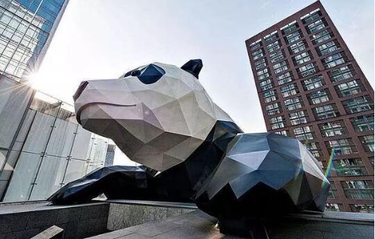 Lawrence Argent为成都IFS创作的大熊猫巨型雕塑
