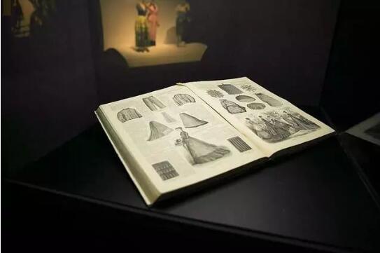 《Harper’s BAZAAR》1868年合订本