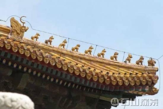 獬豸因其与生俱有辨别是非,公正不阿的本能,所以自古视为法兽。