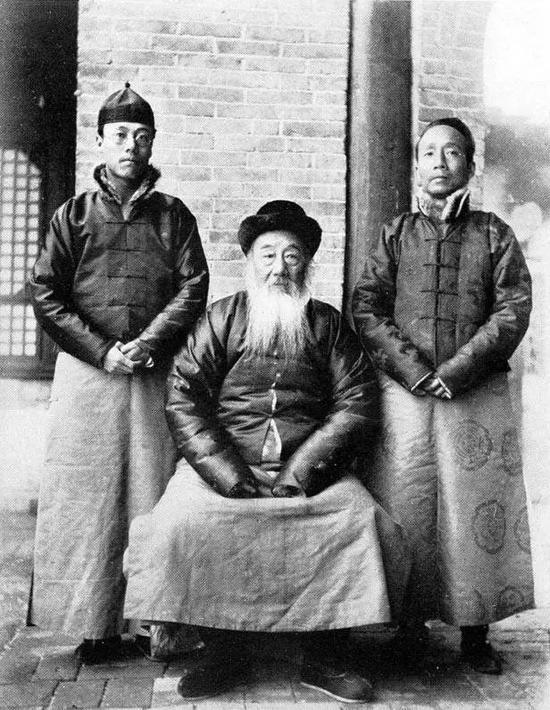 ▍潘大人和他两个儿子的合影