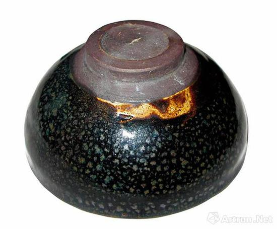 金代黑釉油滴碗(侧视)