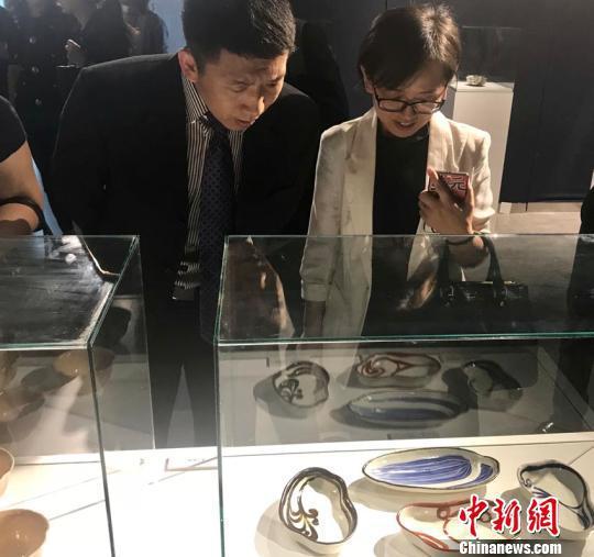 观众观展。 李彦国 摄