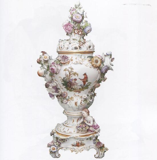 华托式绘画风格花瓶及底座 梅森瓷器博物馆 花瓶:1934年 花瓶底座:1924年