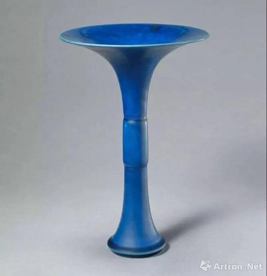 清康熙 孔雀绿釉花觚 高27.5cm,口径19.9cm,足径7.5cm 故宫博物院藏