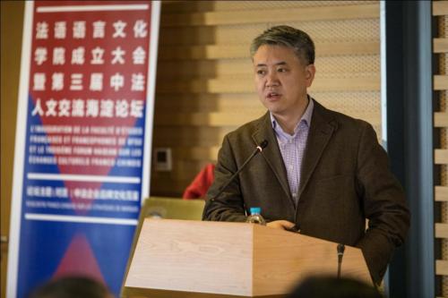 奥美集团中国“走出去”事业部总经理、南京银都奥美广告有限公司首席战略官曹青做题为“对于中国品牌出海趋势的观察与思考”的主题发言