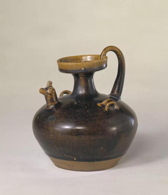 东晋德清窑黑釉鸡首壶,现藏北京故宫博物院