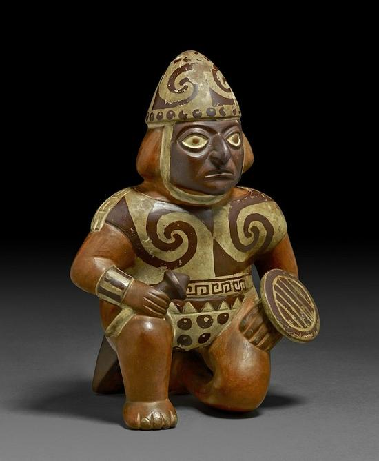 持盾和木棍战士造型彩绘陶器,莫切文化,公元100-600