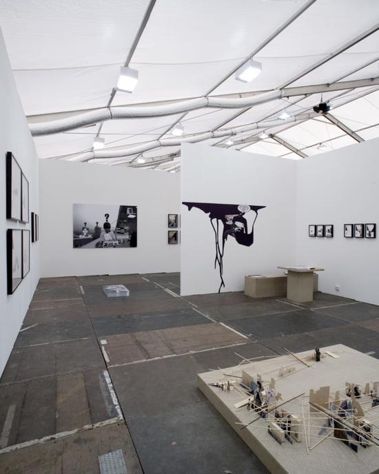 2008年伦敦弗里兹艺博会上,Jakob Kolding的独立展位。图片:courtesy of Team Gallery