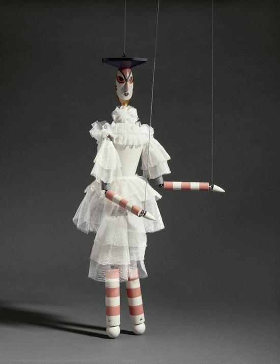 苏菲·陶柏-阿尔普,《Angela(marionette for King Stag)》,1918年