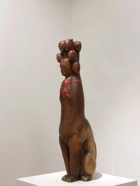 段曦《惊梦集-开明兽》134×32×30cm 香樟木 2018