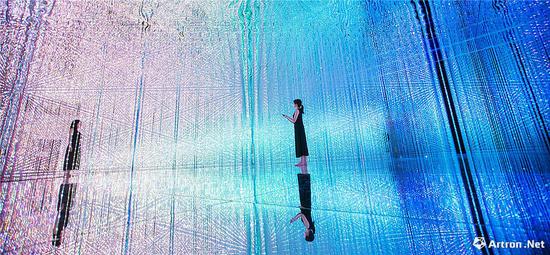 teamLab – 水晶宇宙