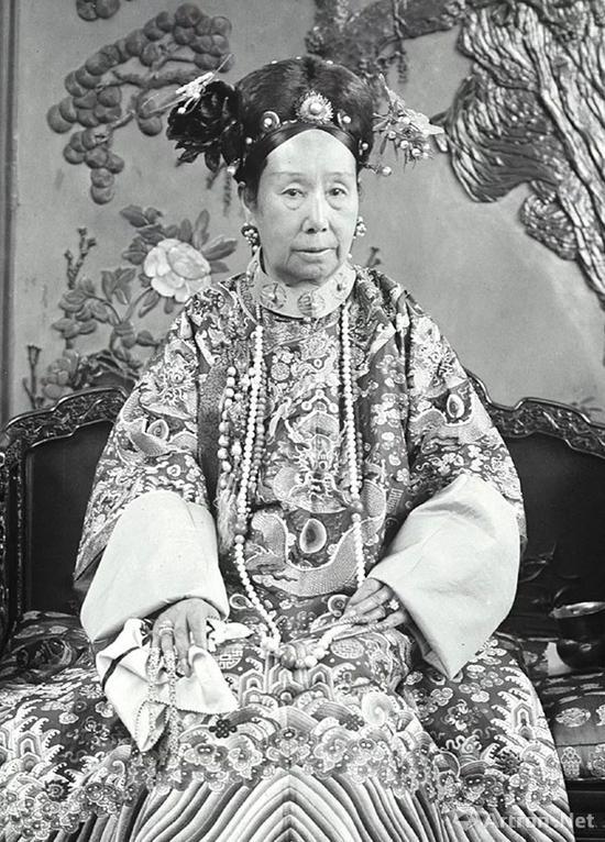 清光绪慈禧皇太后像(局部)